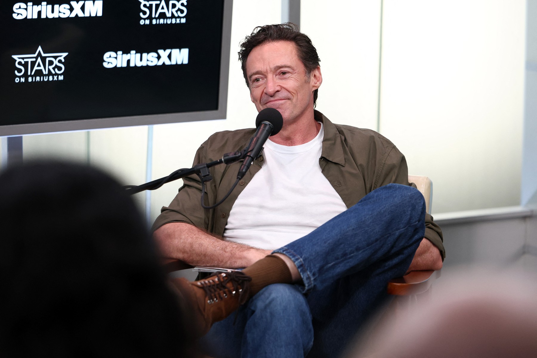 Hugh Jackman în rolul lui Long John Silver