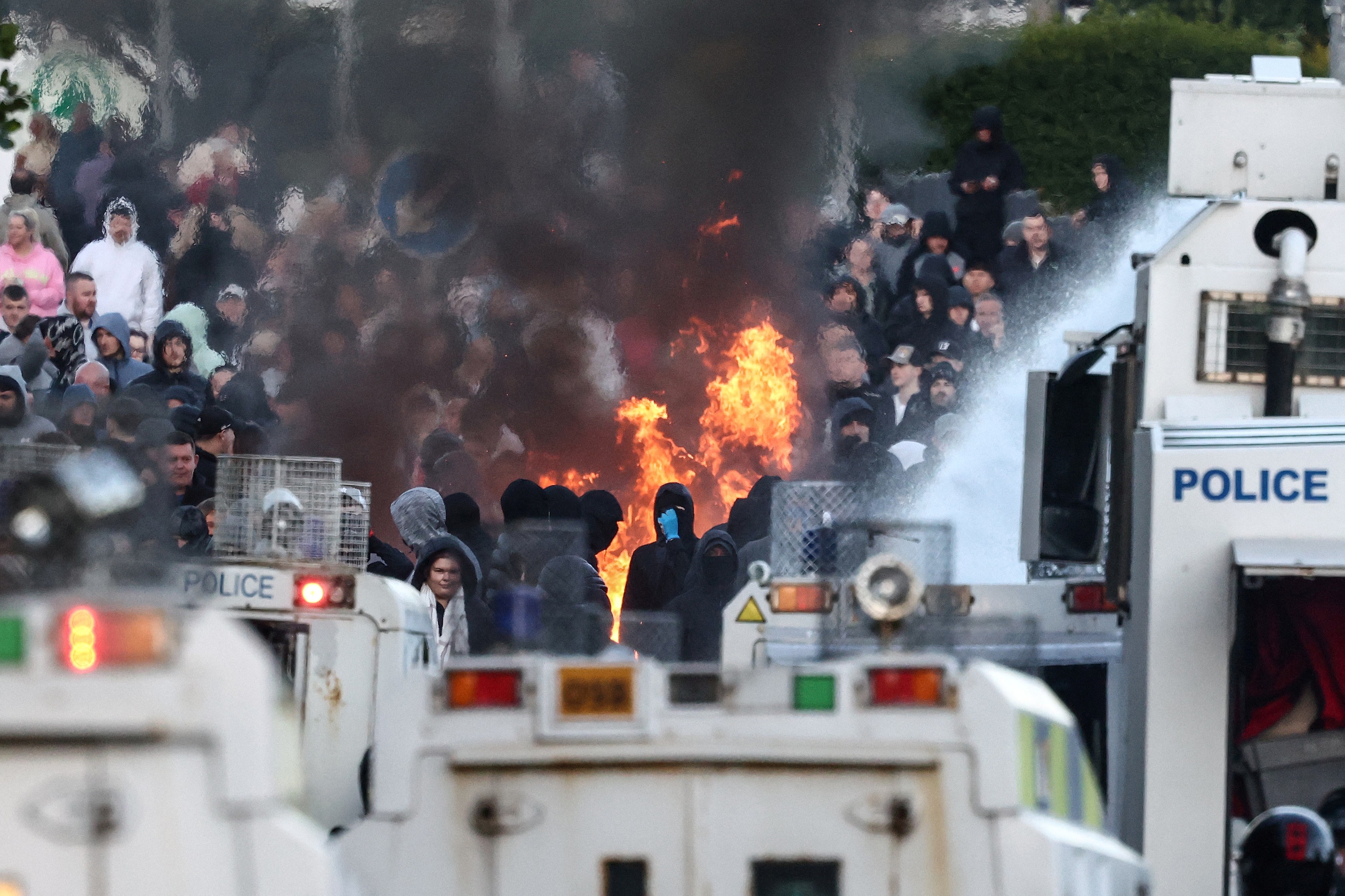 Valul de violență din Belfast: Proteste anti-imigrație și ciocniri cu poliția